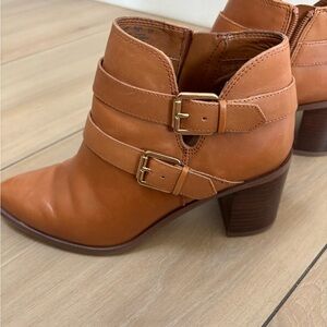 Franco Sarto camel colored leather ankle boots with gold detail SZ 8